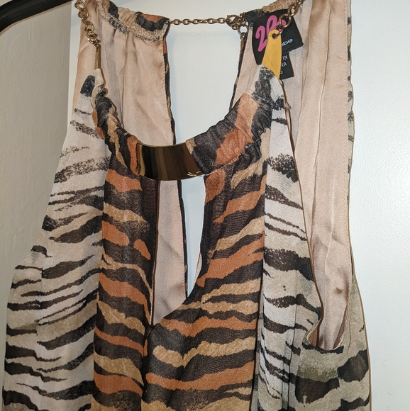 2B BEBE Tiger Print Halter Top With Necklace Attachment Size Small - Picture 4 of 11